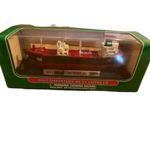 Hess New in Box Voyager Red Boat 2002 New In Box